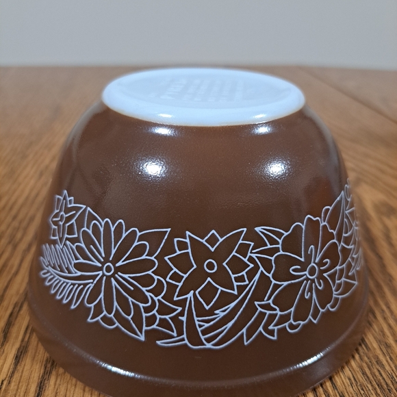 Pyrex Vintage Woodland Mixing Bowl 750 Milliliter Brown White - Picture 3 of 7